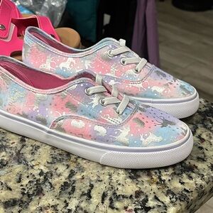 New condition really nice sneakers